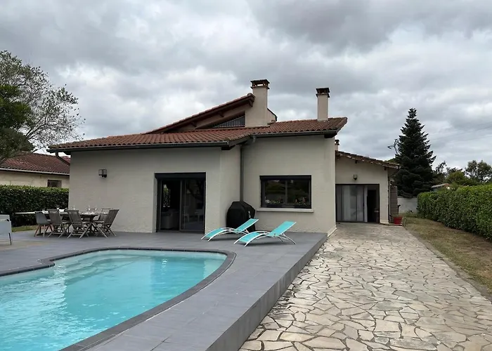 Jolie Maison, Tres Lumineuse * Порте-сюр-Гарон