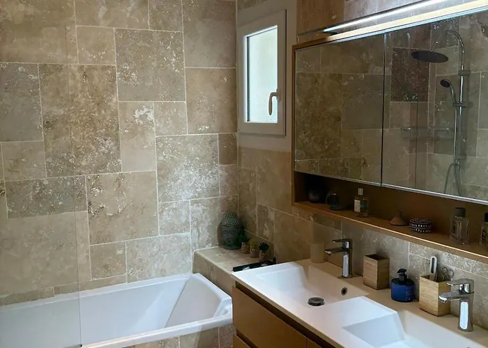 Jolie Maison, Tres Lumineuse