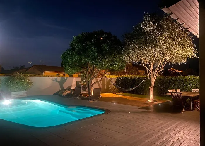 Jolie Maison, Tres Lumineuse * Порте-сюр-Гарон